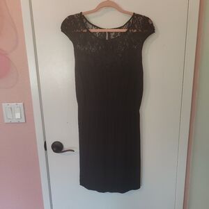 Chic Black Lace Cap Sleeve Dress